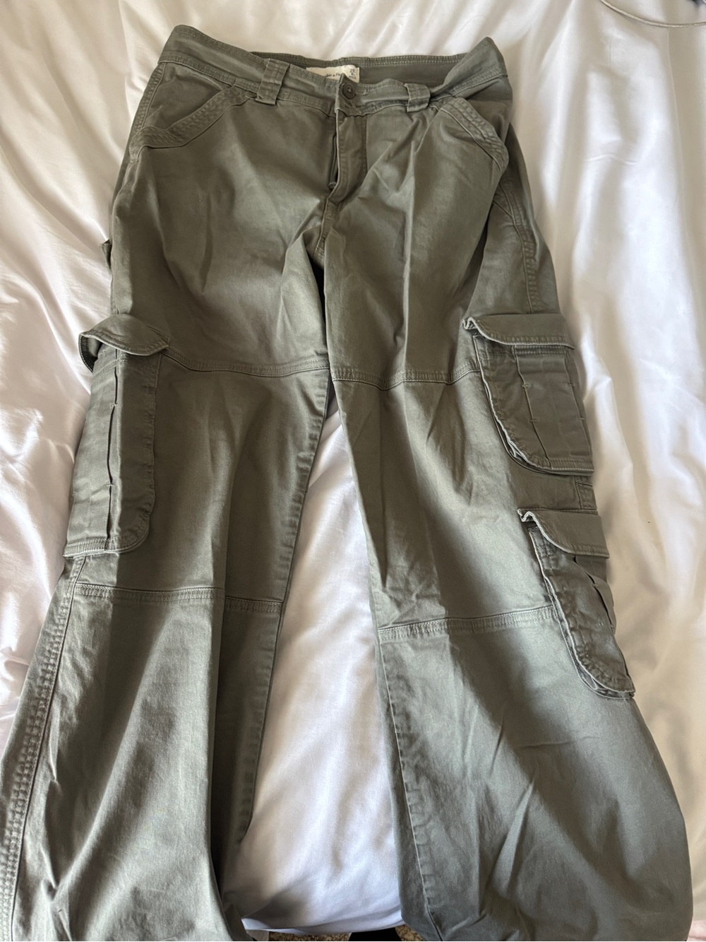 Women’s Abercrombie Cargo Pants